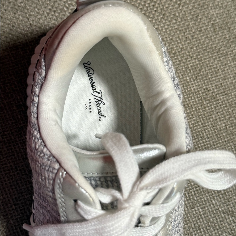 Universal Thread White And Light Gray Women's Sne… - image 5
